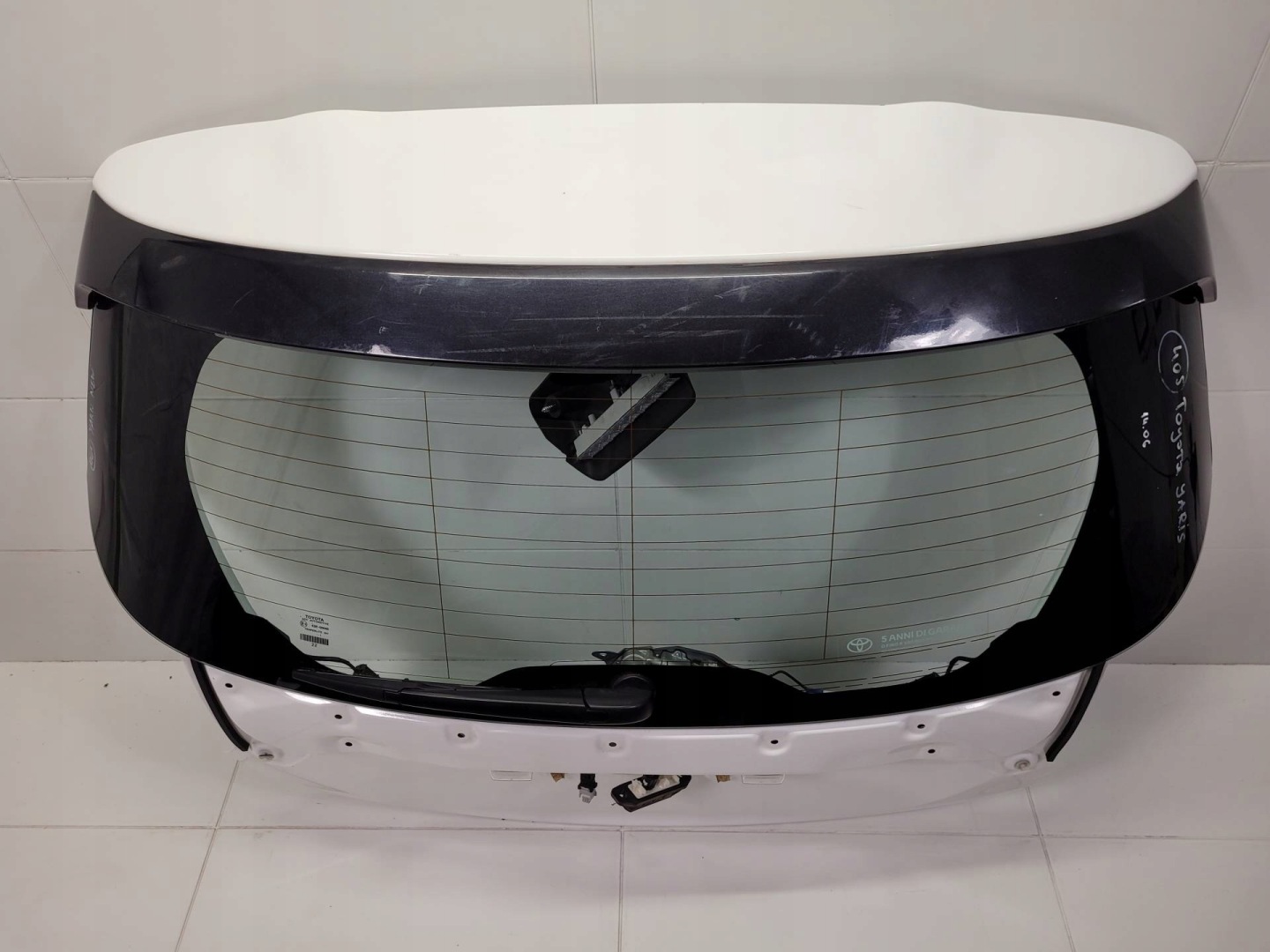 rear trunk door boot Toyota Yaris 3 XP130 2nd facelift 2018