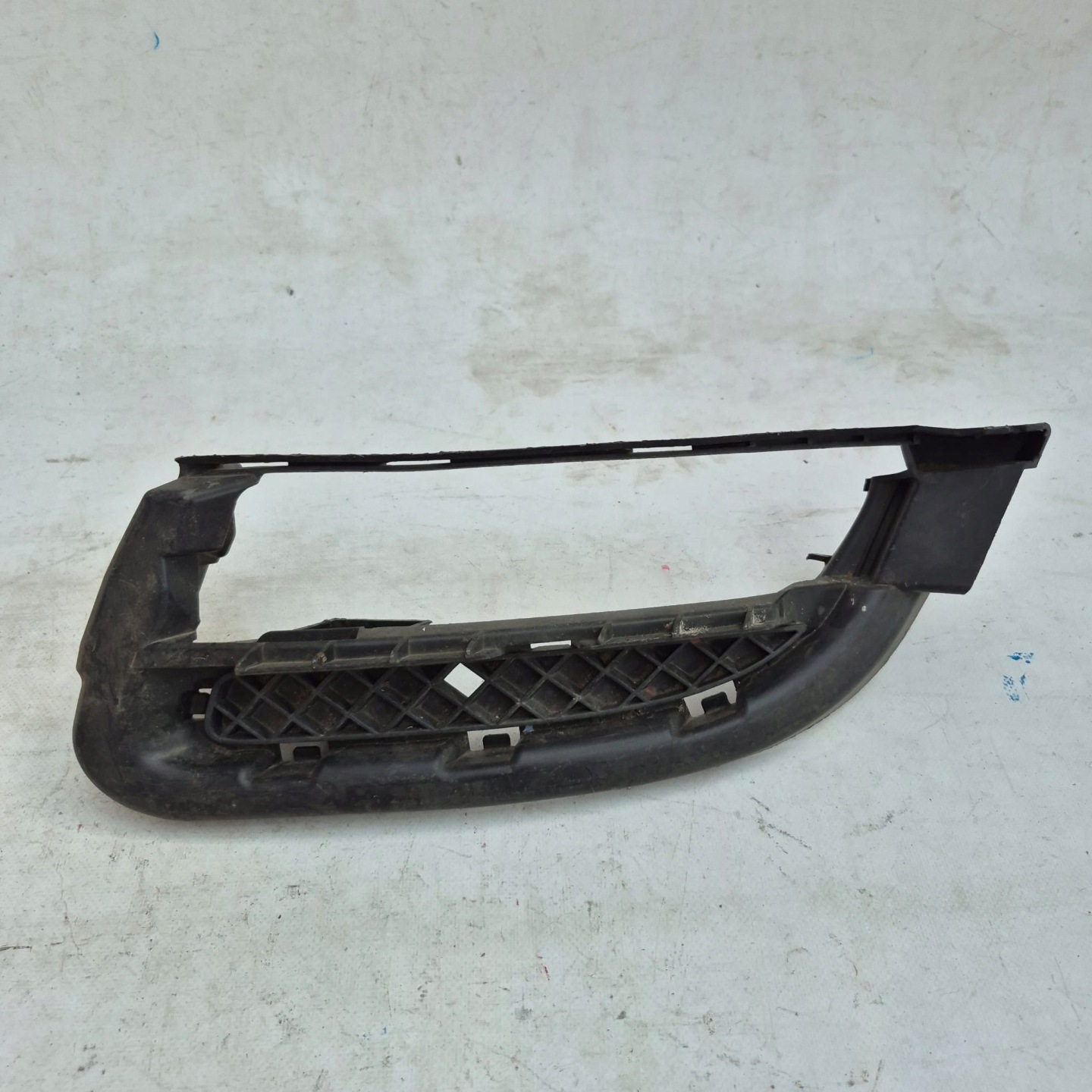 BMW E82 E88 grid left of a bumper front 7178711