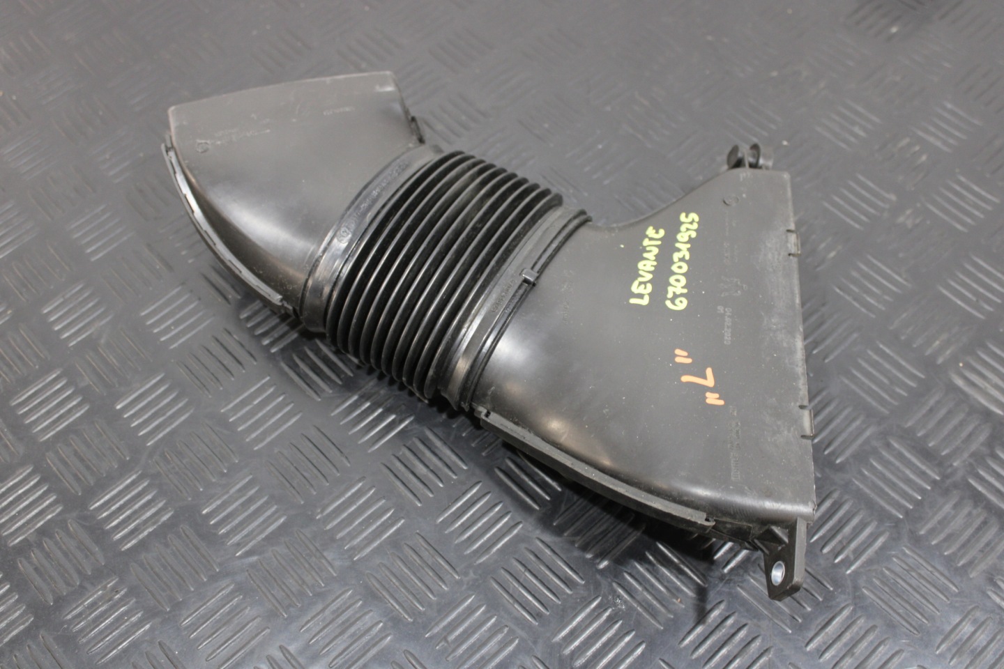 pipe intake air left 670031925 MASERATI LEVANTE M161