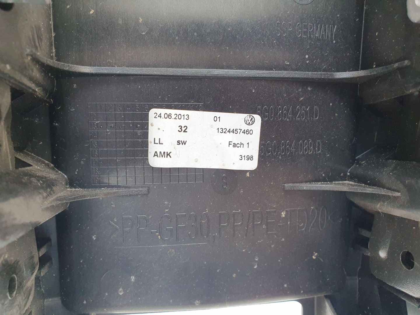 TUNEL central armrest 5G0864251D VW GOLF VII