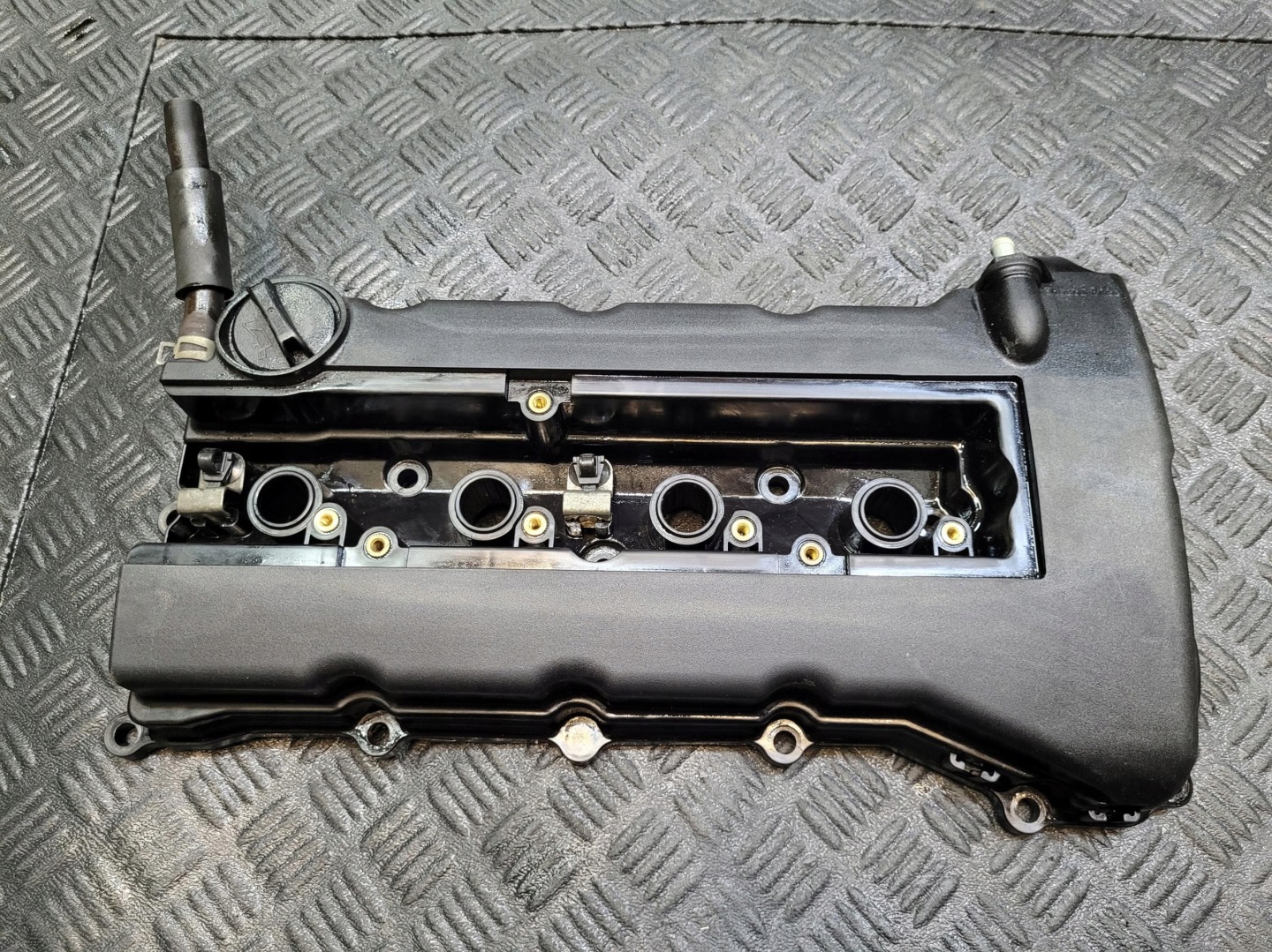 Abdeckung der Ventile MITSUBISHI OUTLANDER 3 III PHEV 2.0 4B11