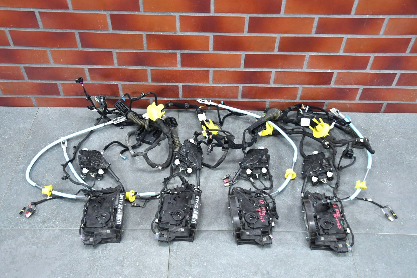 lock ZAMKI DOCIAGANIE SOFT CLOSE BMW iX i20
