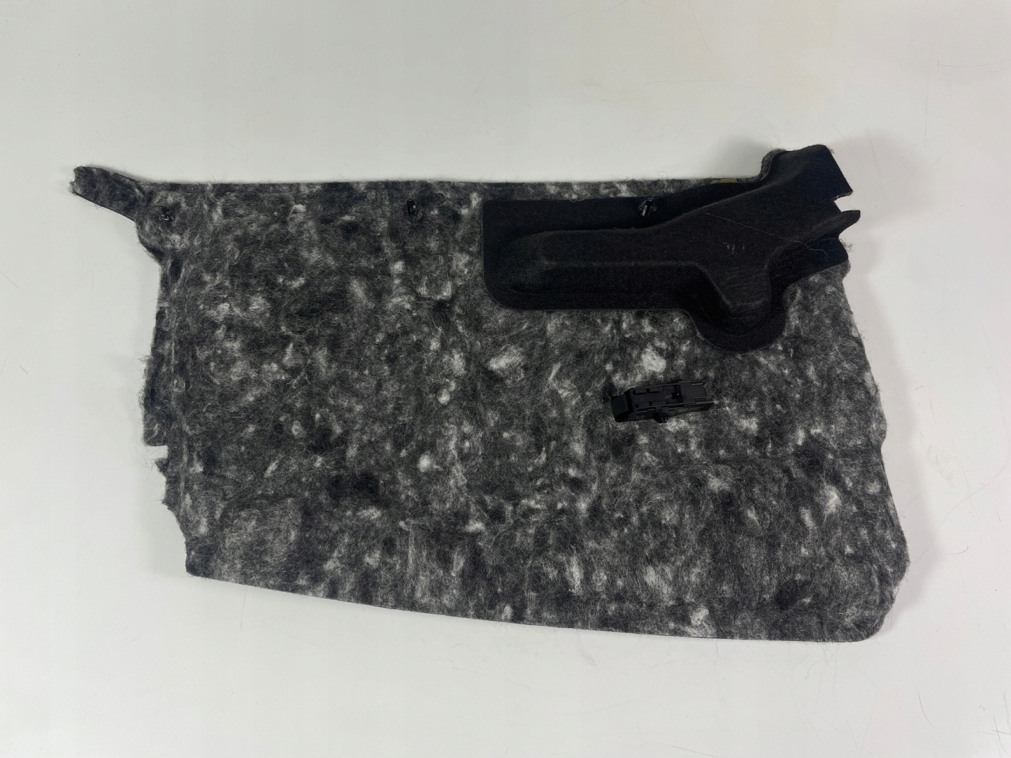 Dodge Challenger 15+ cover below deske rozdzielcza