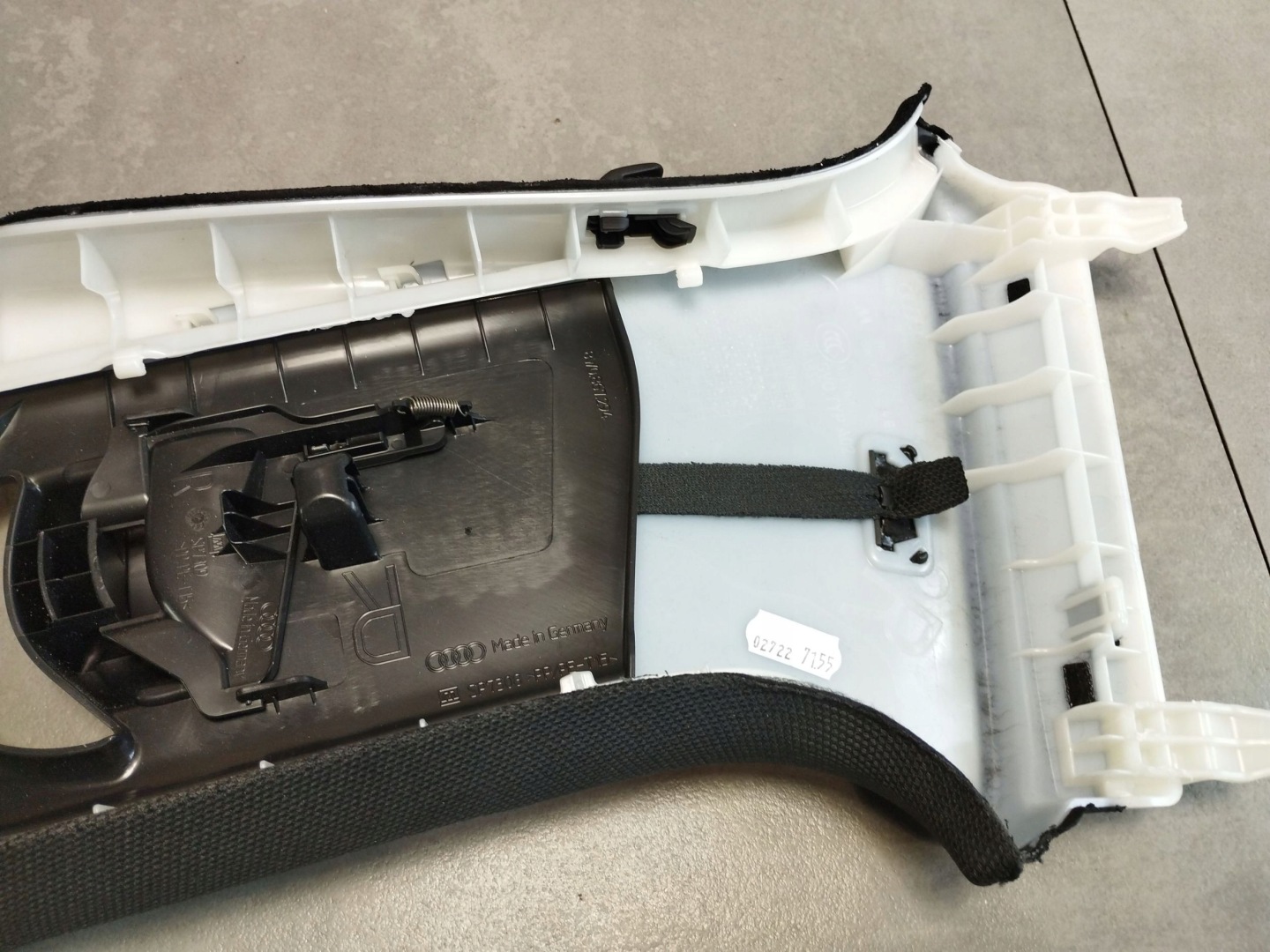 Audi A4 S4 B9 8W cover slupka B upper right 8W0867244E