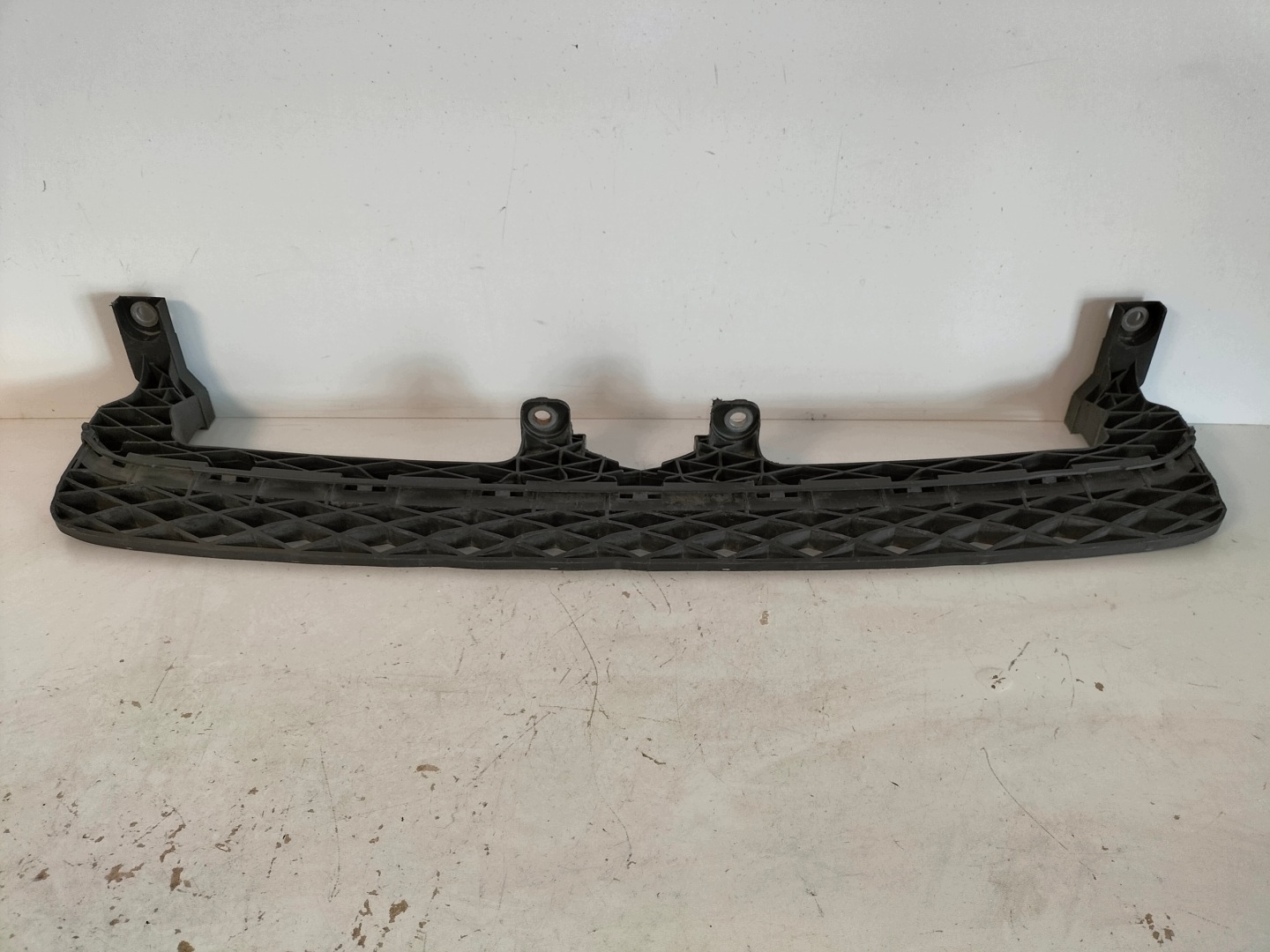 bumper bracket front console central grille VW PASSAT B7 10-14