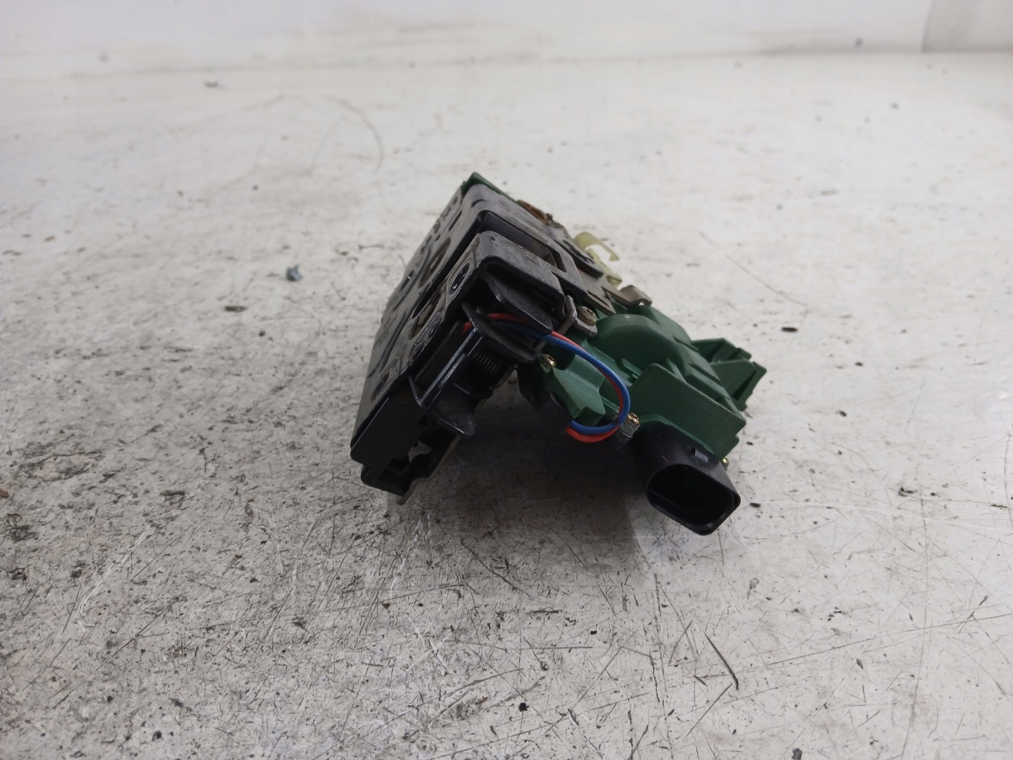 VW PASSAT B5 SKODA OCTAVIA and lock door left front 3B1837015Q