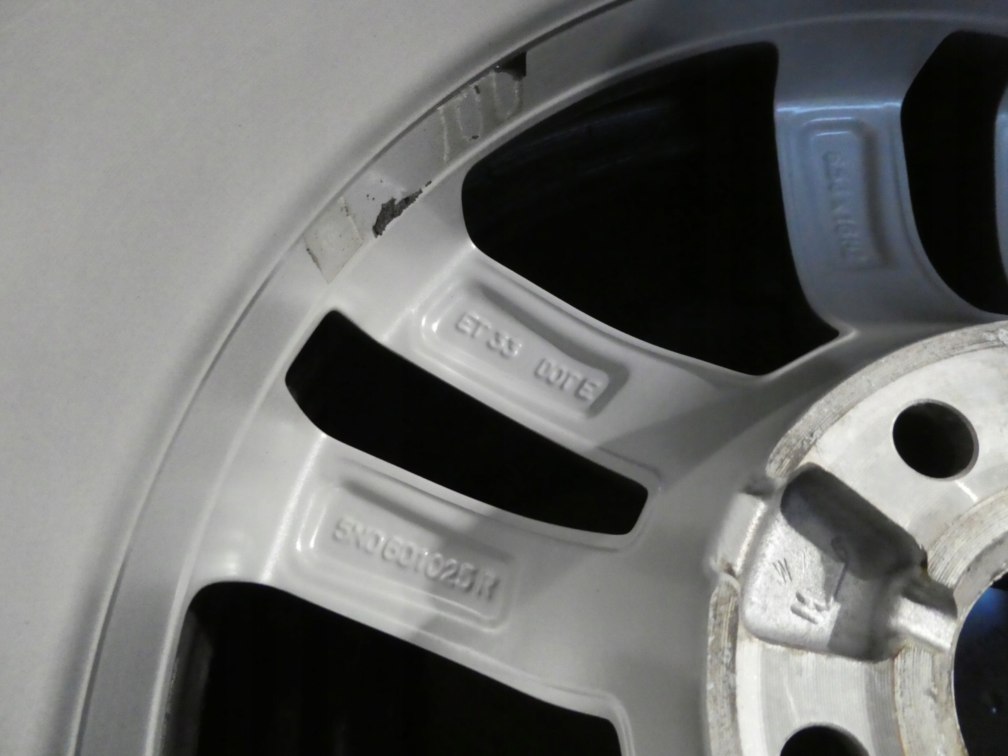 4X discs aluminium disc 5N0601025R VW 5X112