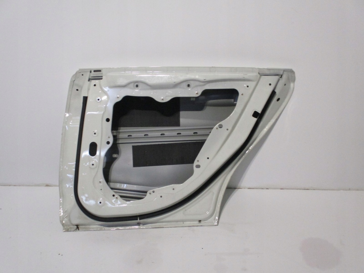 door right rear. MERCEDES 117