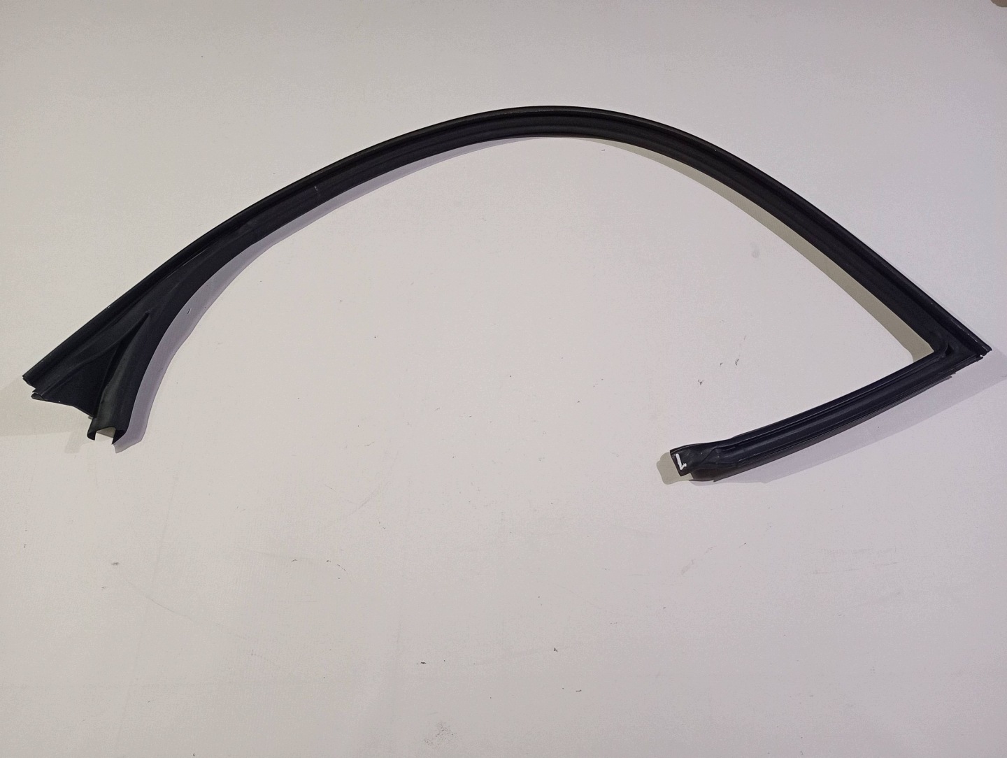 gasket upper windows front front left Maserati GranTurismo 2008