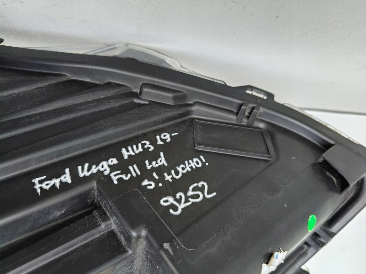 light right REFLEKTOR FORD KUGA MK3 19- FULL LED
