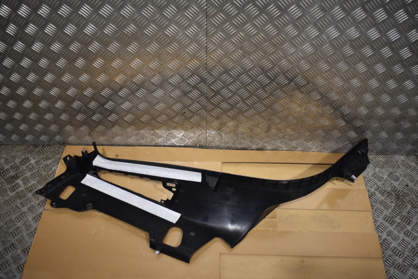 IDEALNA cover SLUPKA D right PORSCHE MACAN 1