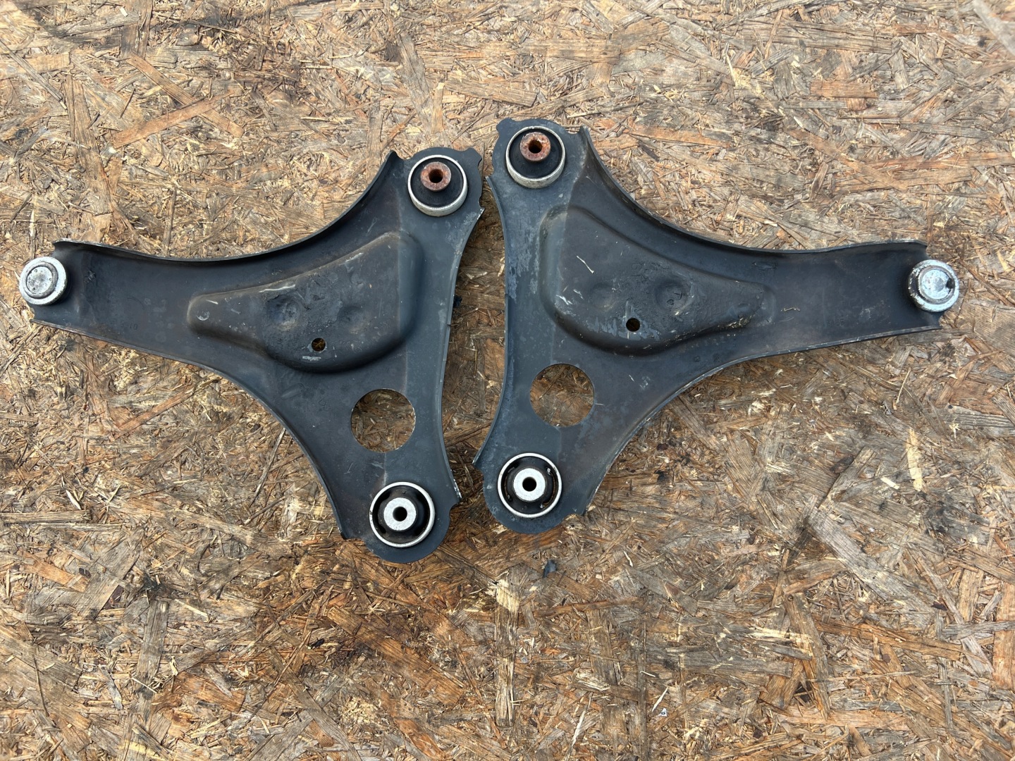 arm left front SMART 453 TWINGO III