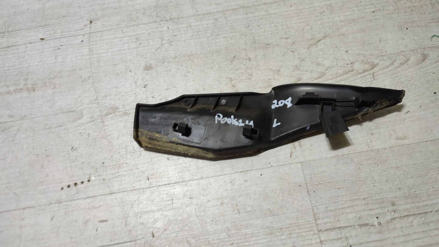 Peugeot 208 II 23r 1.2 front side left torpedo
