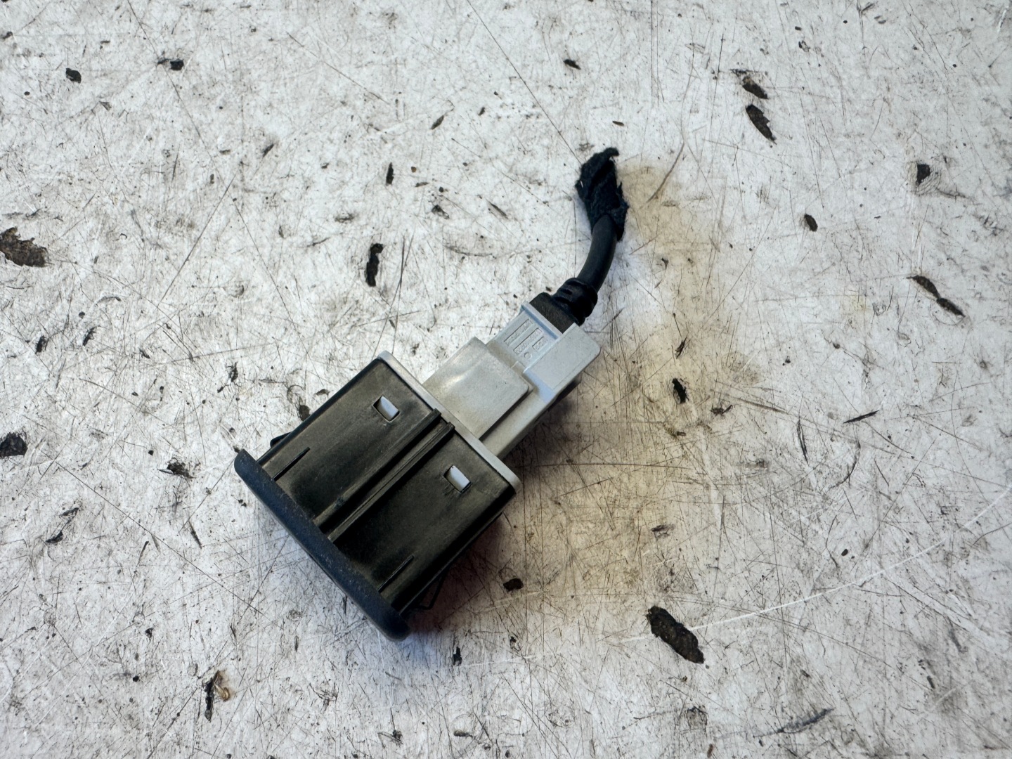 OPEL CORSA E Adapter, Stecker USB 20928734 Original