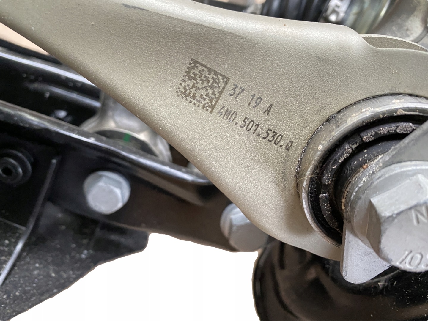 AUDI A8 4N D5 swing sususpension right rear part