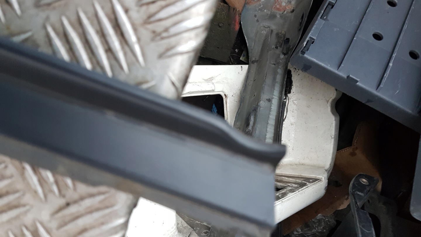 MERCEDES W220 moulding threshold right front