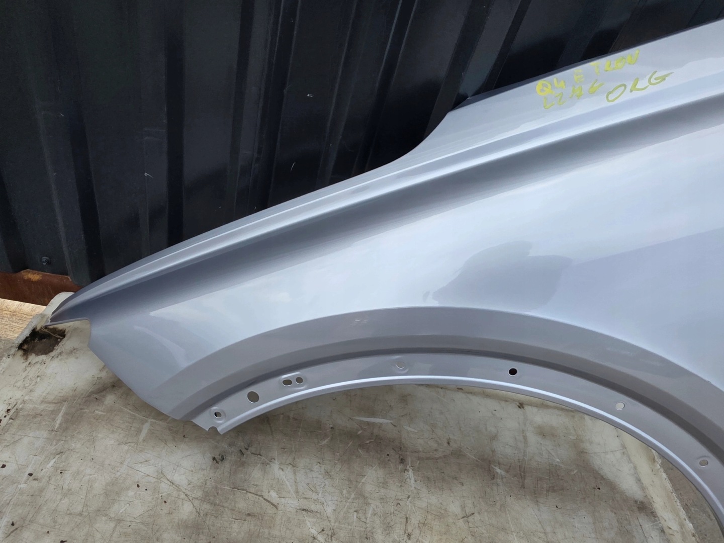 fender left front AUDI Q4 E-TRON SPORTBACK LZ7G original !!!