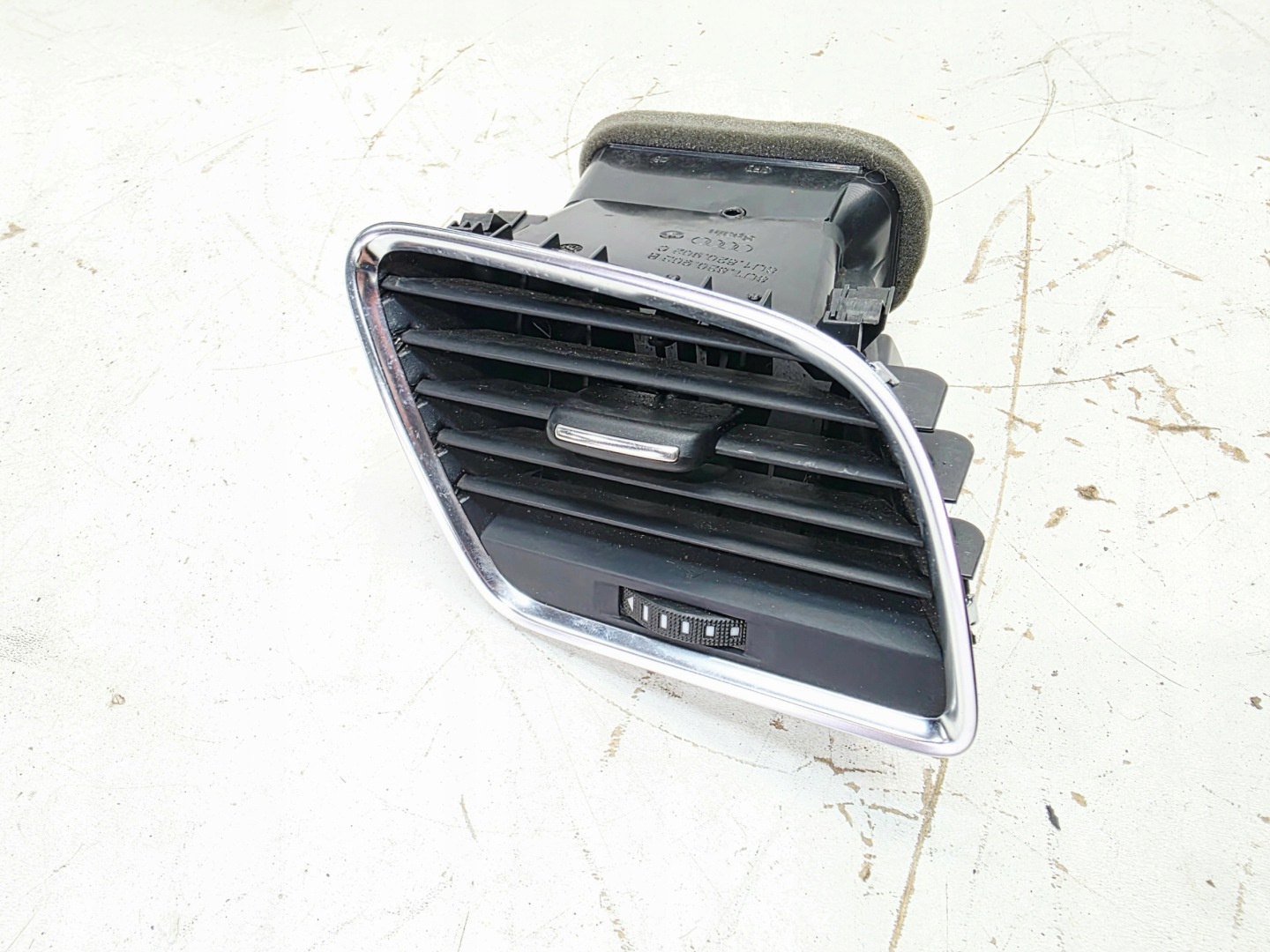 grid air conditioning devices right AUDI Q3 8U 8U1820902B