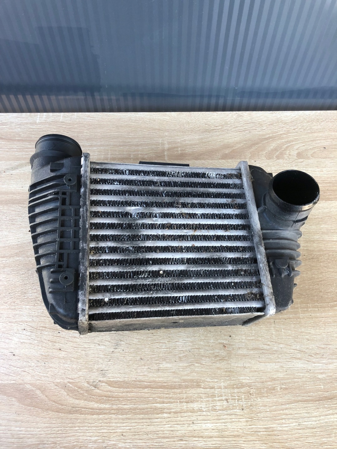 intercooler pravý AUDI A6 C6 4F0145806T