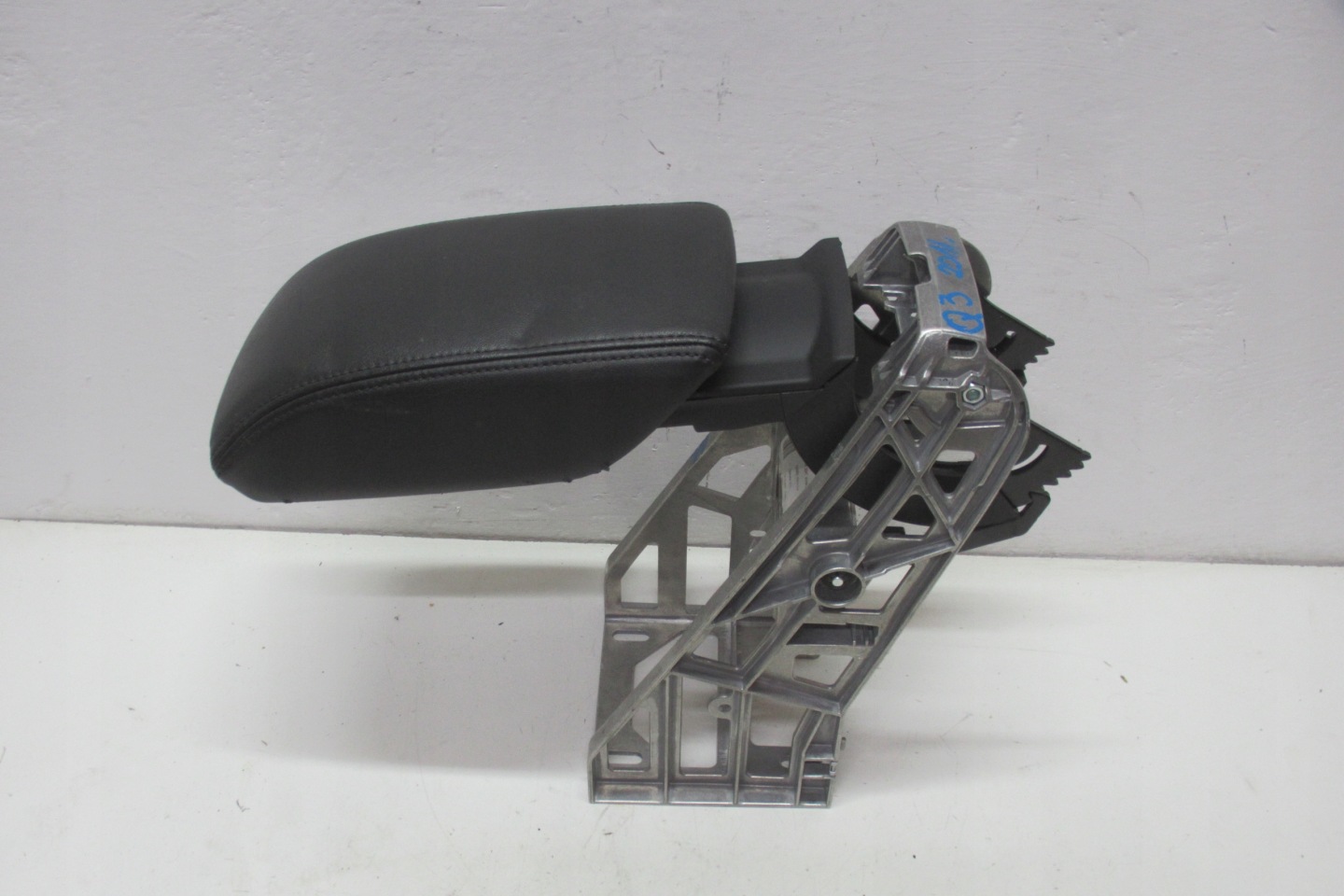 AUDI Q3 11R Armlehne Leder
