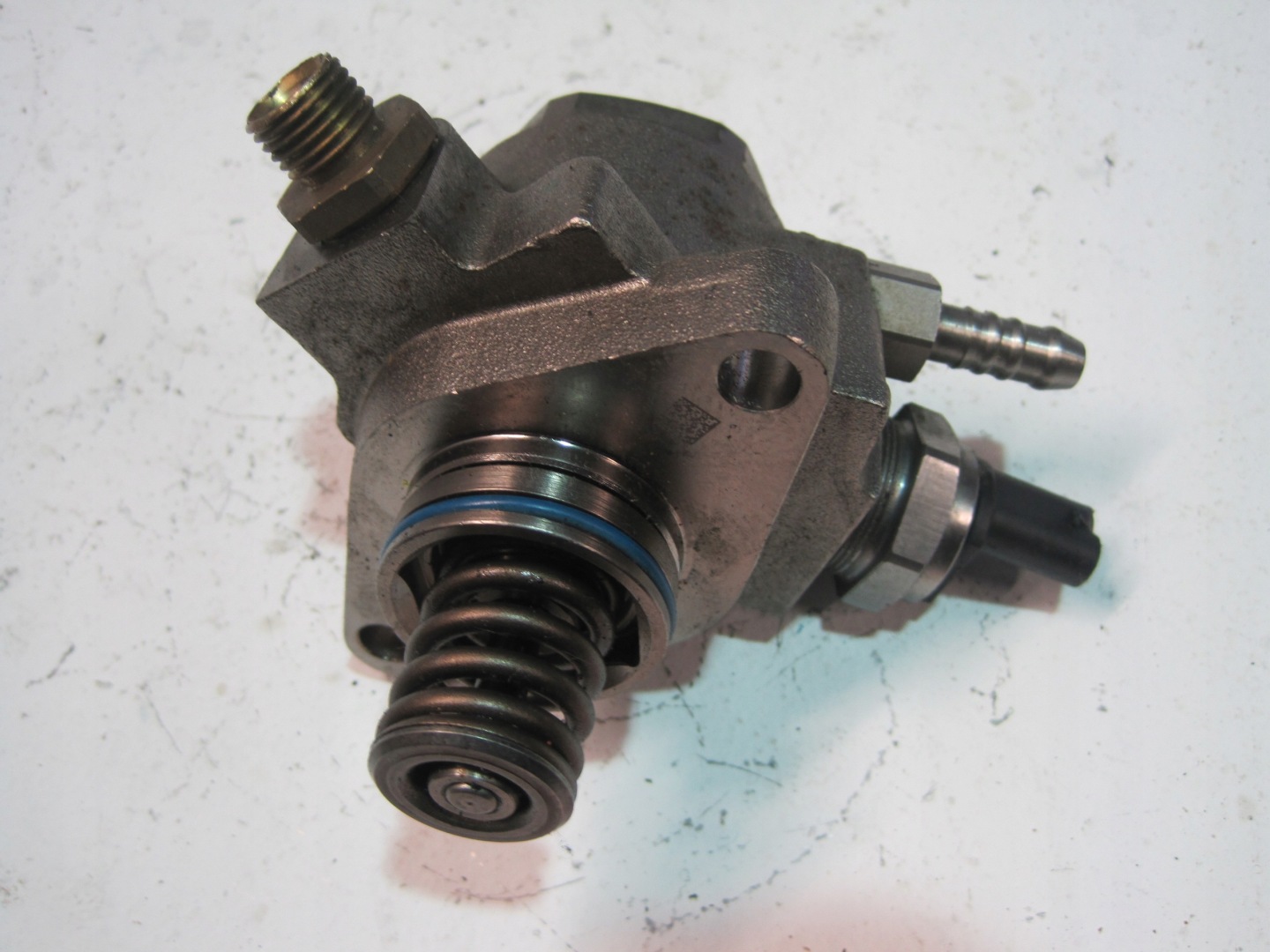 feed pump VW POLO 1,4TSI 04E127026BC
