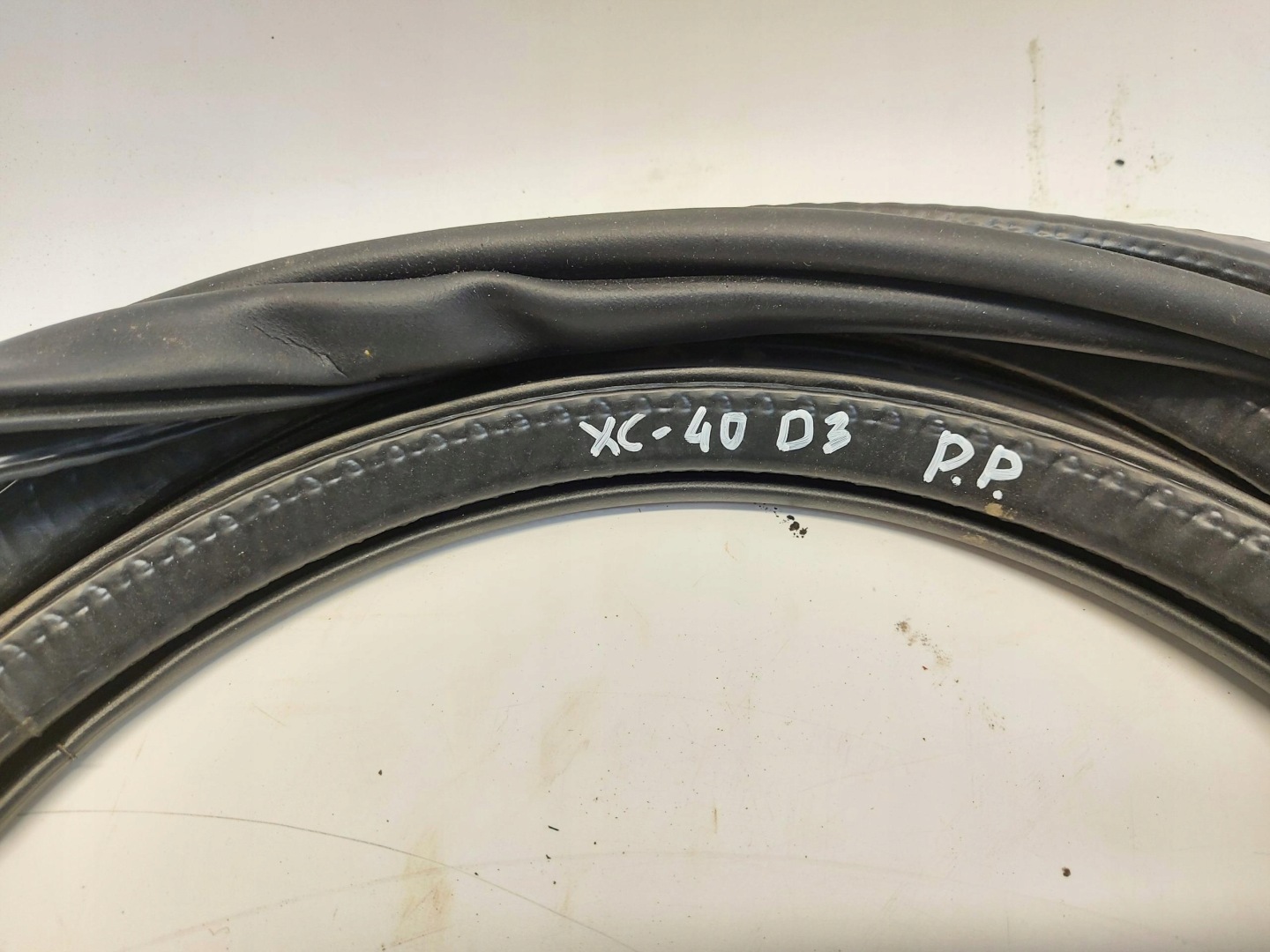 VOLVO XC40 D3 gasket door front right