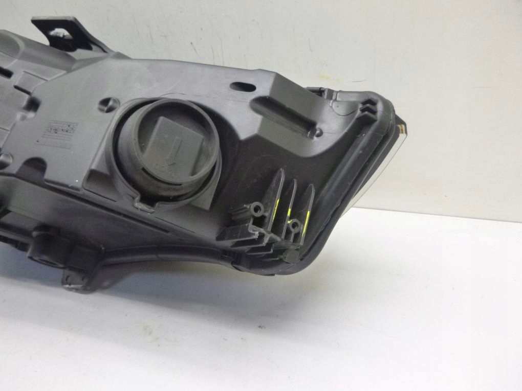 Audi A4 B9 8W0 BI XENON 2015- light front left