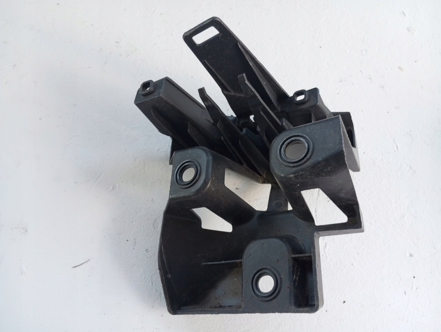 bumper bracket PEUGEOT 9813570880 rear part right