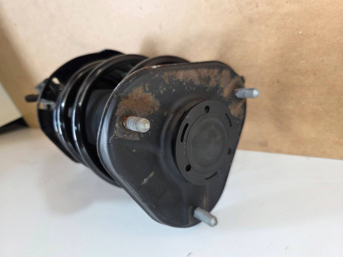 Toyota Corolla E21 Kombi 2,0 Hybrid shock absorber front left 4852012L30