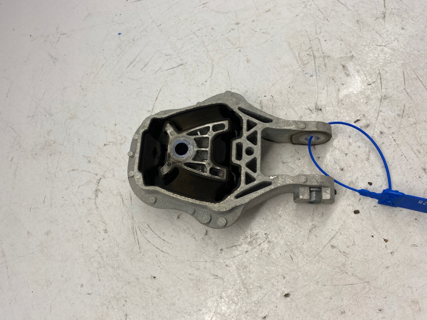 BMW 2 ACTIVE TOURER U06 engine mount 8844514