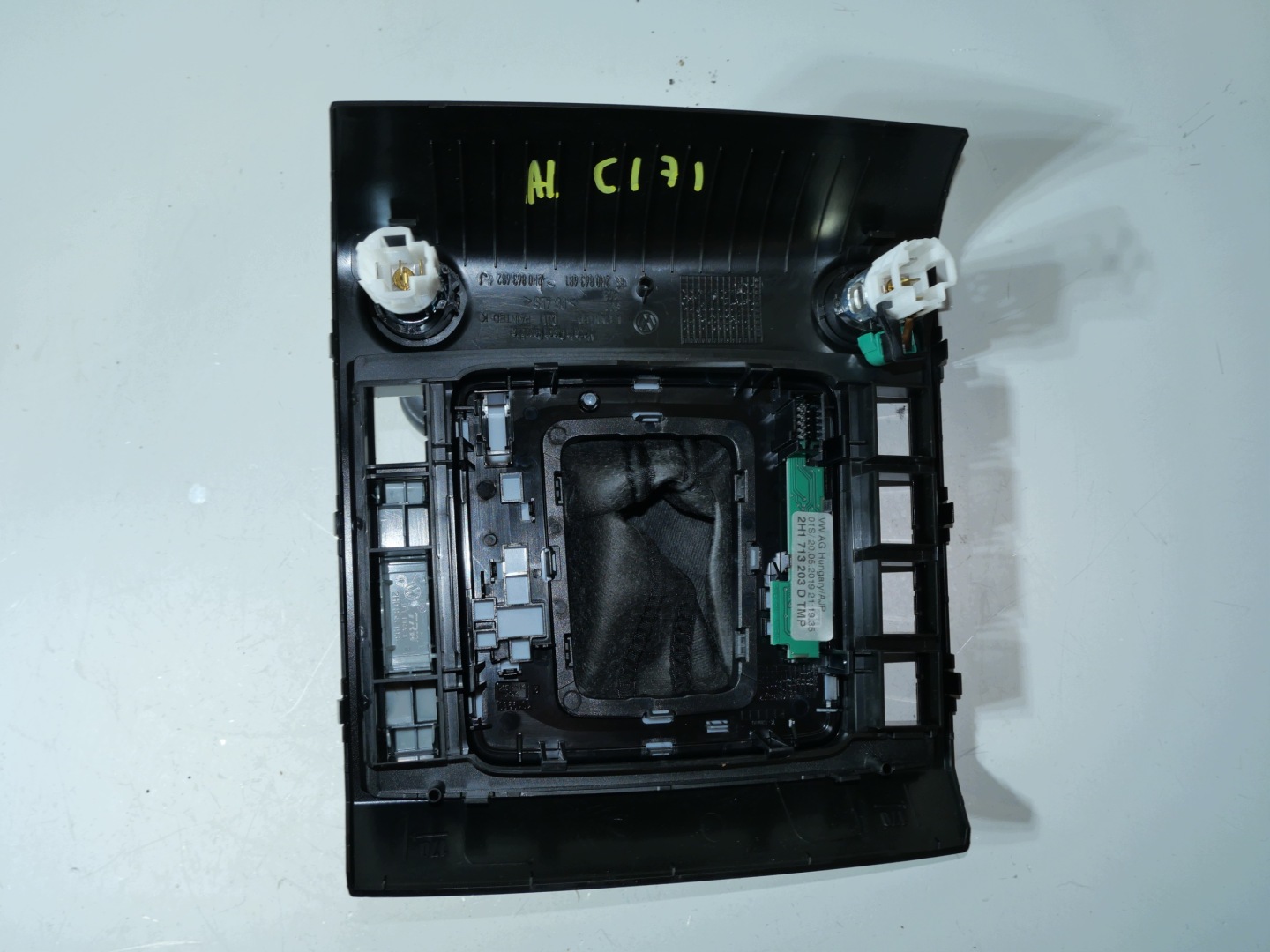 VW AMAROK Blende Abdeckung Schalt getriebe DSG 2H1713203D