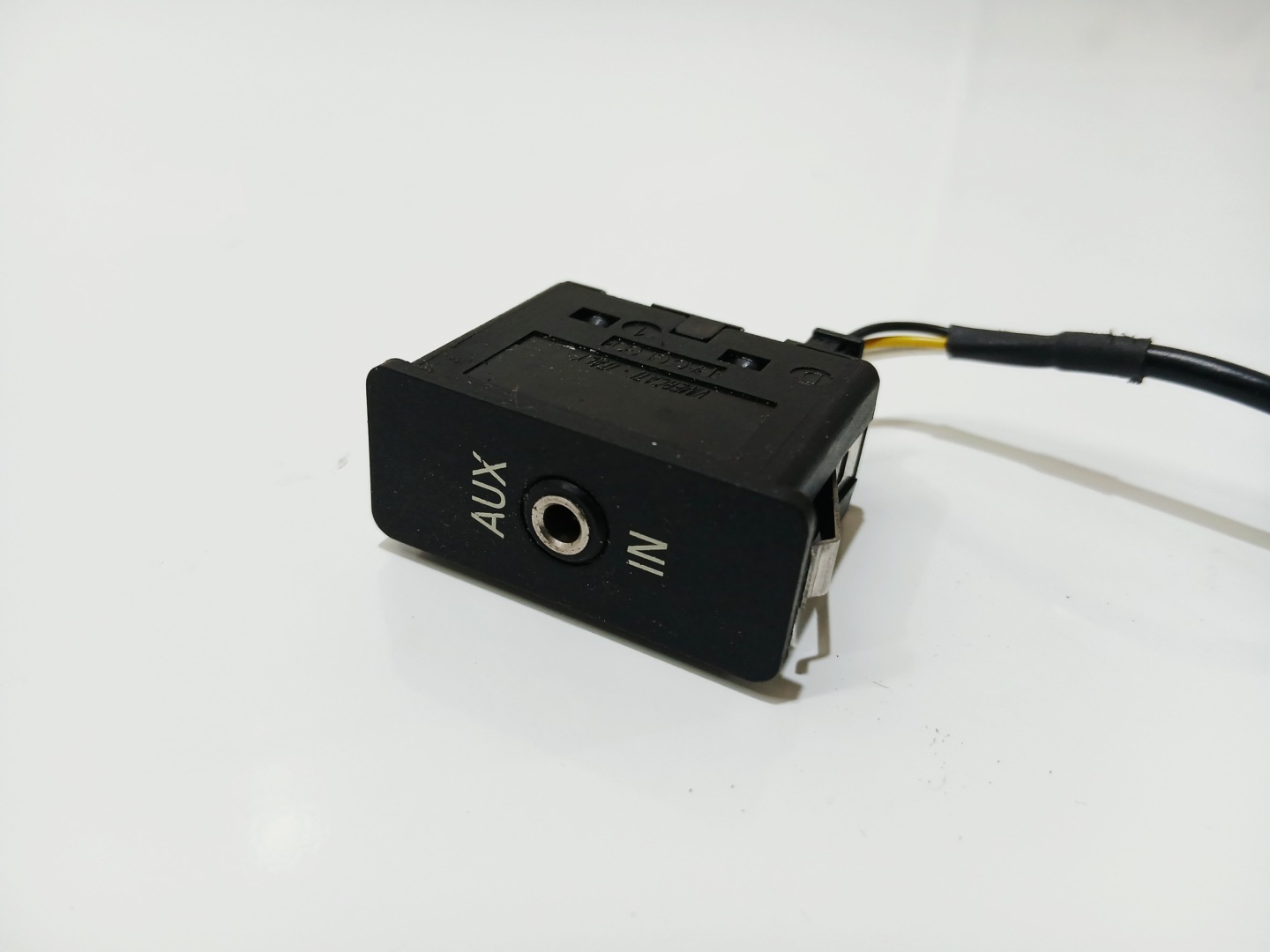 adapter connector AUX BMW X3 E83 LCI OE 6930561