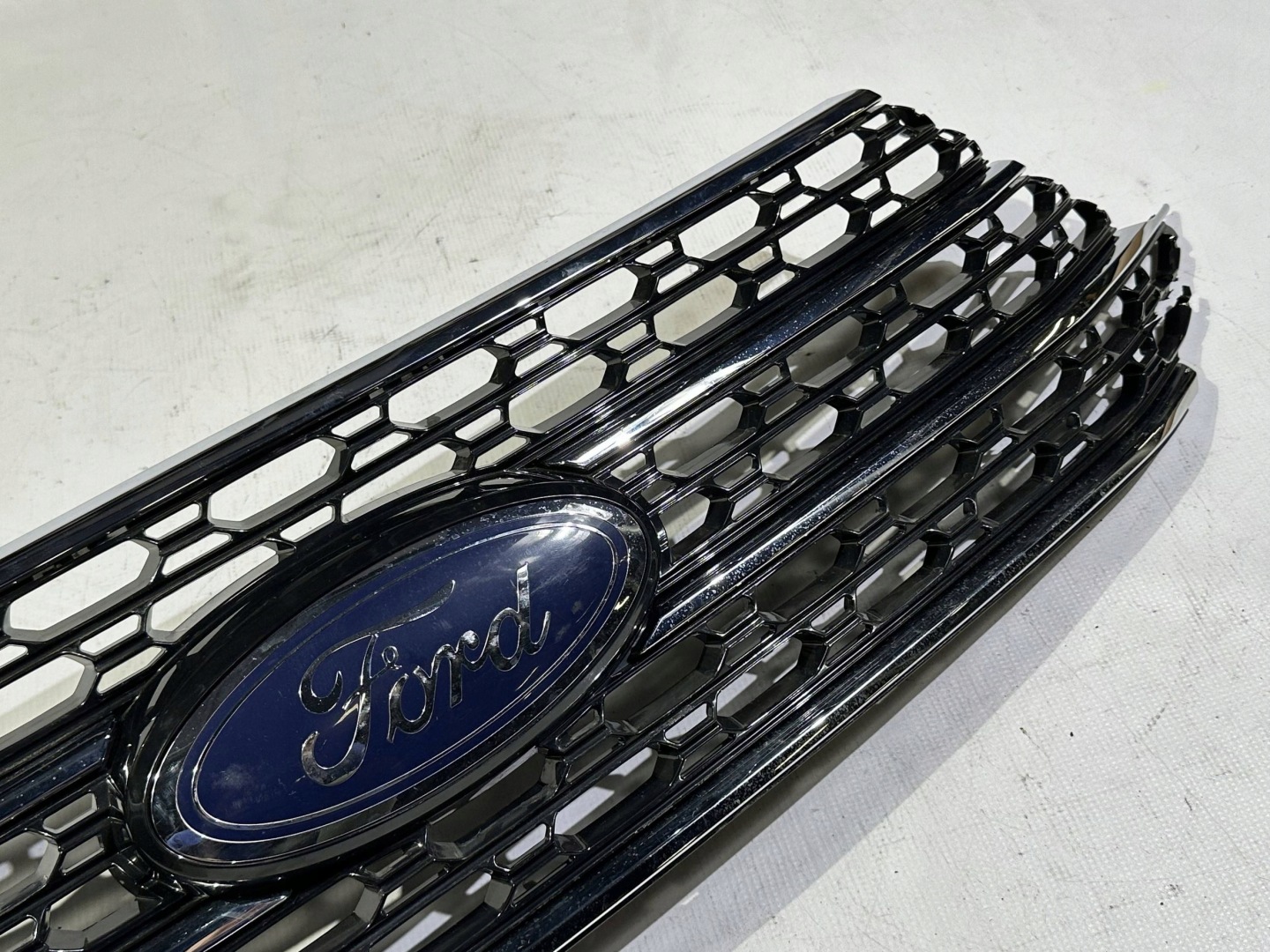 maska maska chladiče nárazníku předek Ford Explorer 2020+