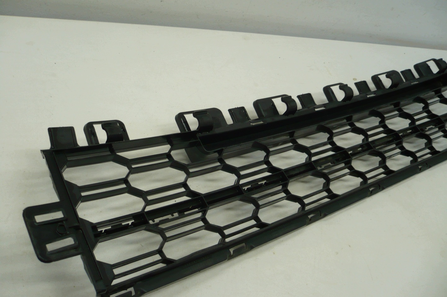 SKODA OCTAVIA IV 4 grid of a bumper front central original 19
