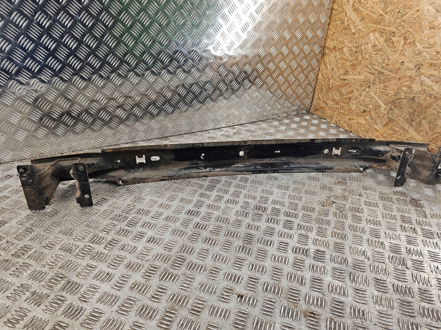 VW CADDY IV 2K5 pillar bumper support rear part 2K5807305