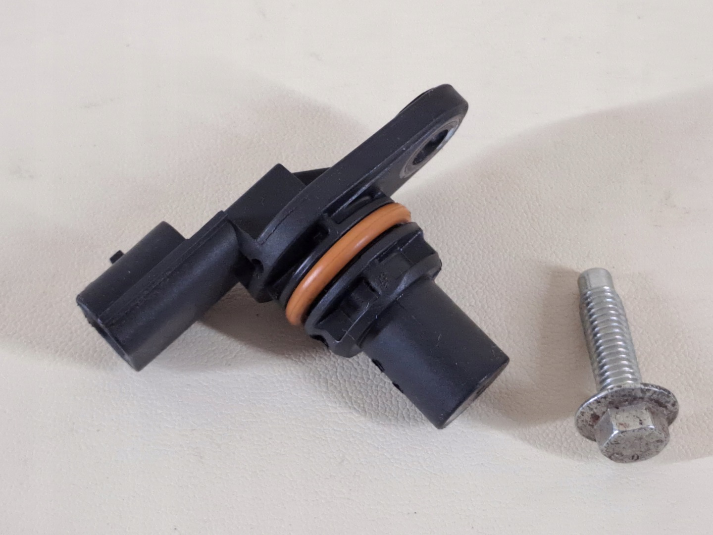 camshaft position sensor of the gear 1.0 TCe H4D DACIA LOGAN III SANDERO 21r