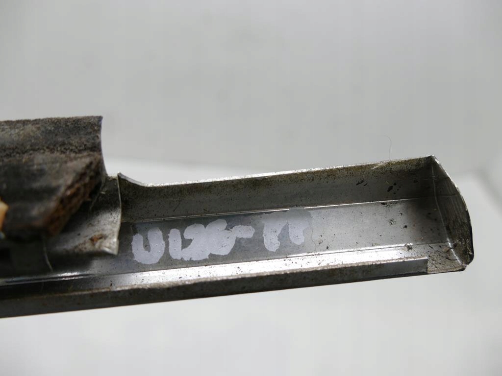 MERCEDES S W126 300 SE moulding dust P.P.
