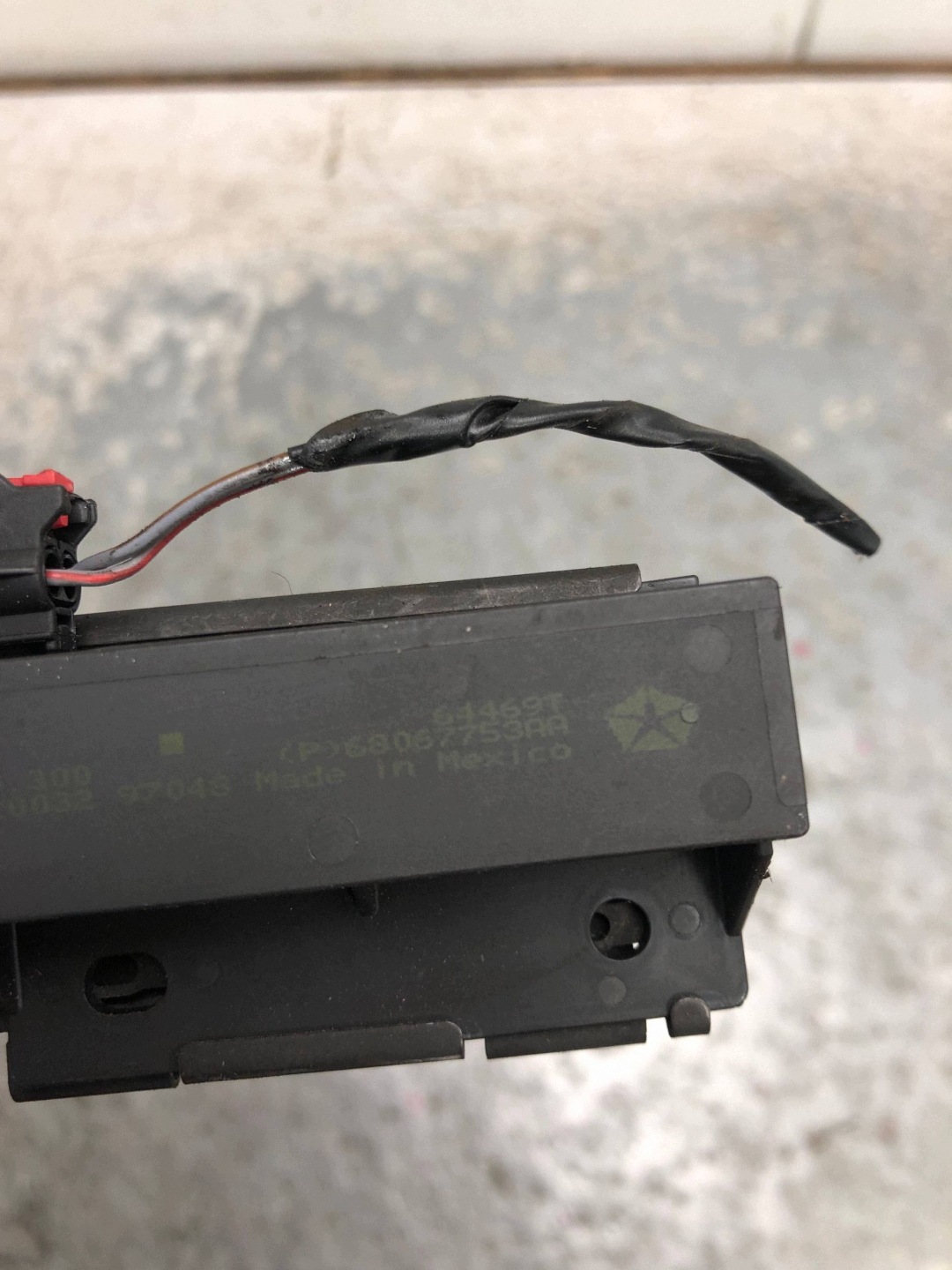 amplifier ANTENY KEYLESS MASERATI QUATTROPORTE 68067753AA