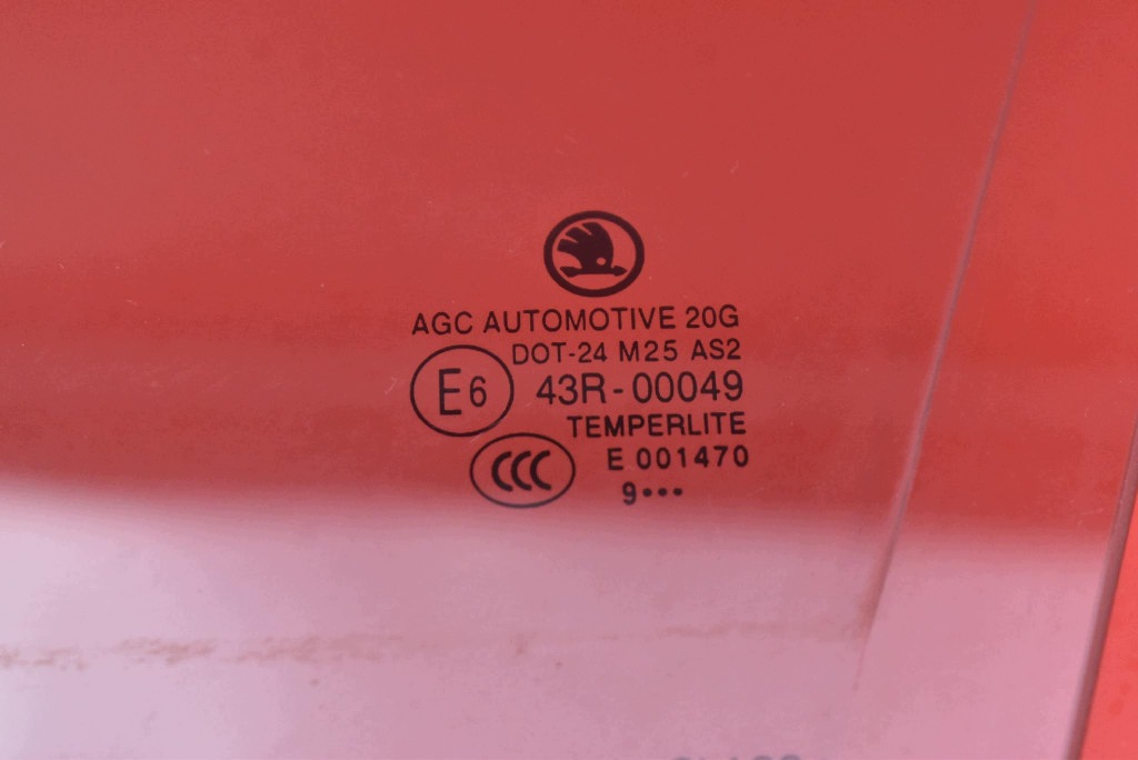 window side left front front SKODA OCTAVIA 3 III KOMBI LIFT 17-20