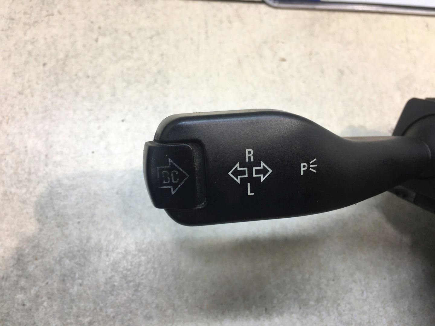 steering wheel levers and controls BMW 3 E46 FL 8377488