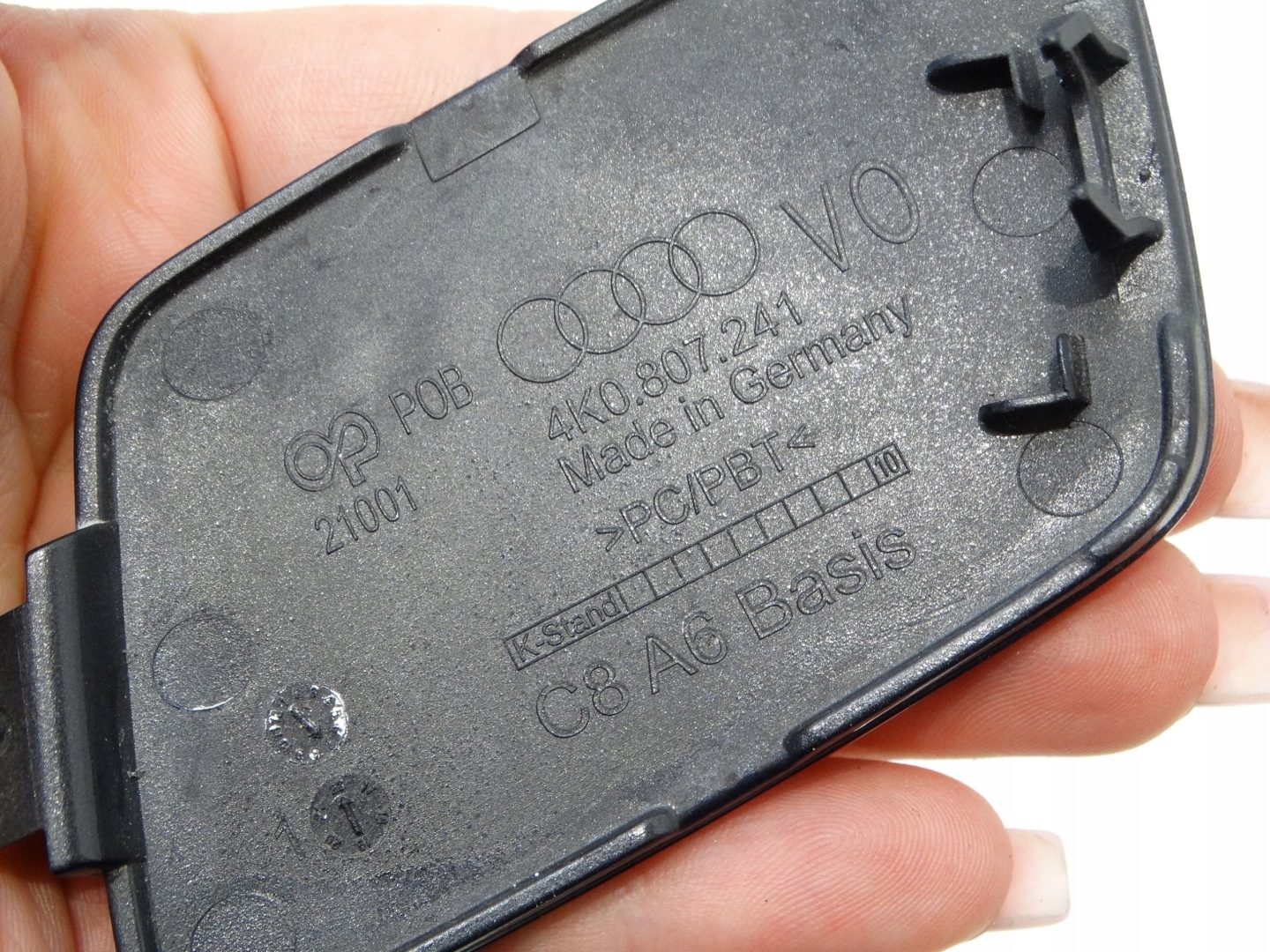 Abschleppöse der Stoßstange vorne AUDI A6 C8 4K0807241 18-25R.