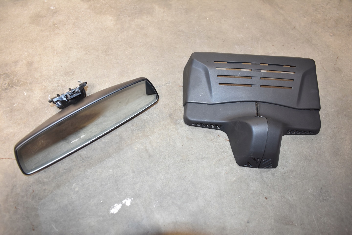 IDEALNE RETROVISORE INTERNO 4 PIN BMW G05 1