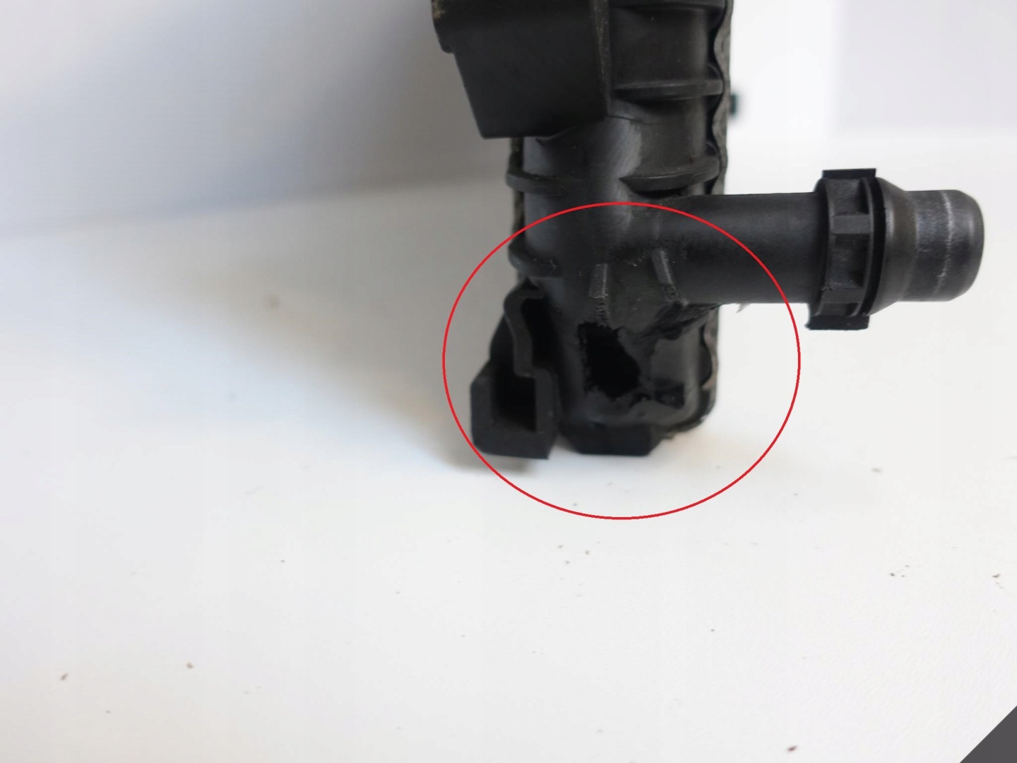 AUDI Q5 8R0 3.0 TDI water cooler damaged
