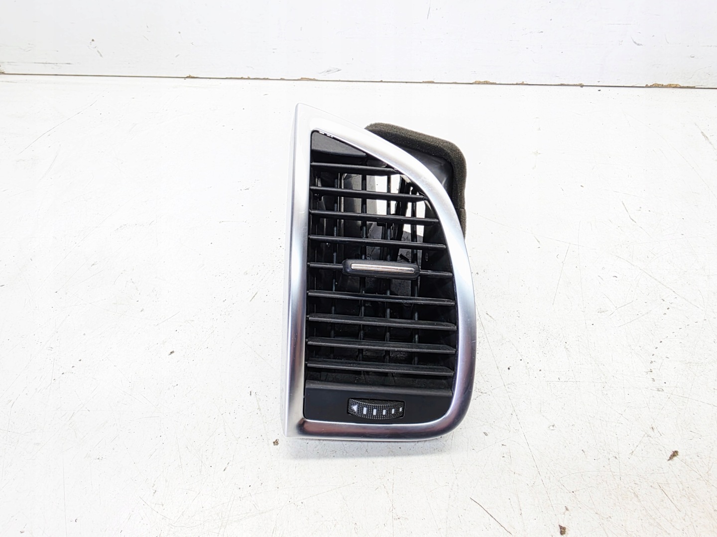grid air conditioning devices left AUDI Q7 4L 4L0820901