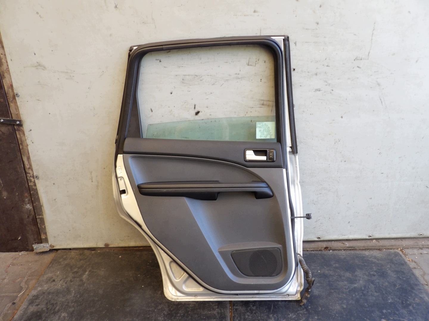 Ford C-max and 2,0 TDCI door rear. left 03