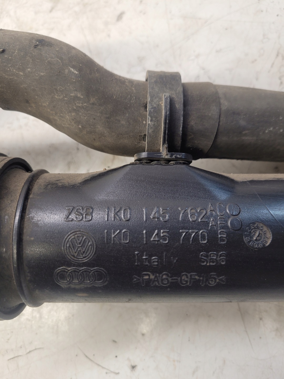 trouba hadice intercoolera AUDI VW SKODA 1K0145762AF