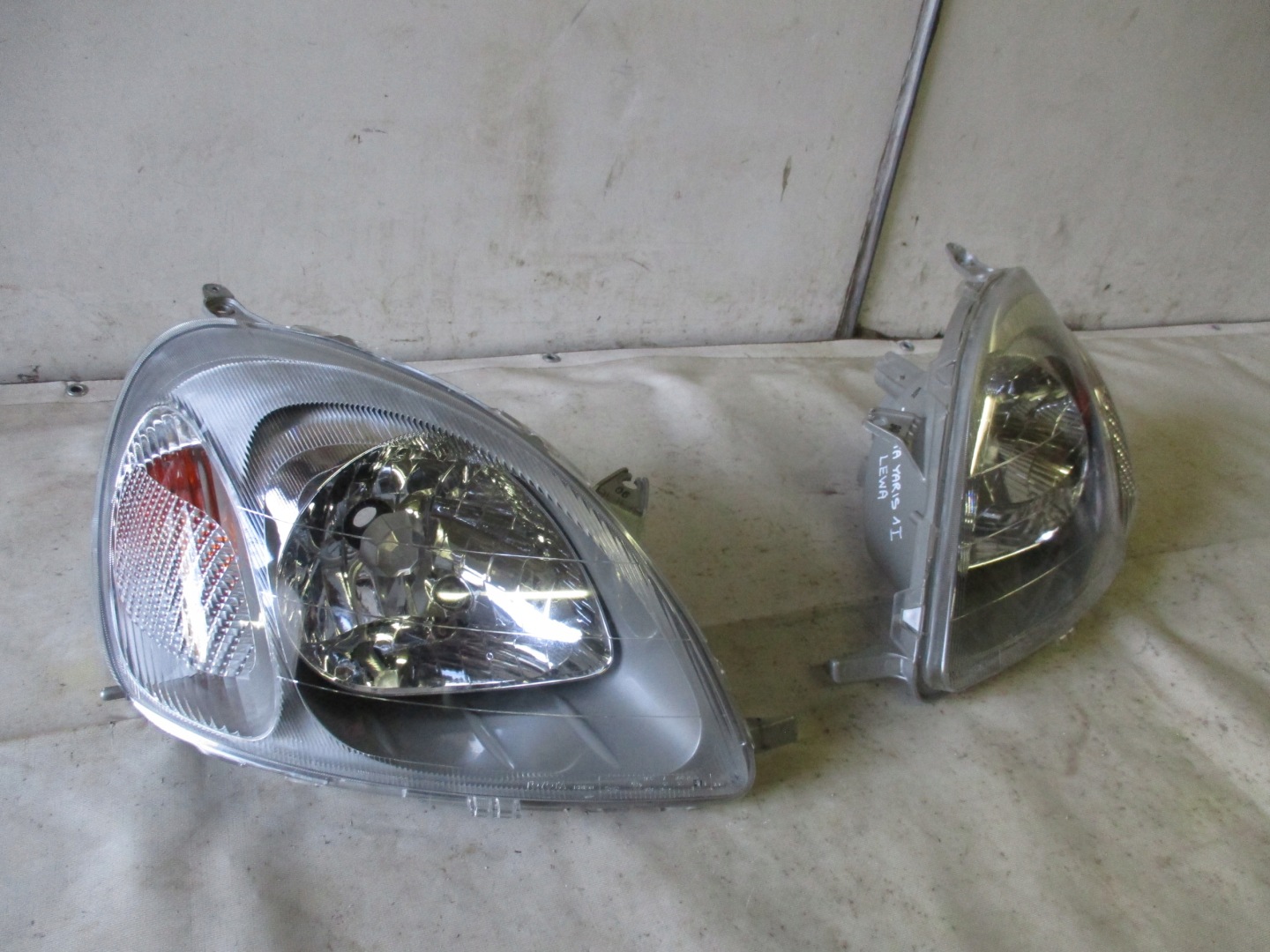 light right front Toyota Yaris 1 and
