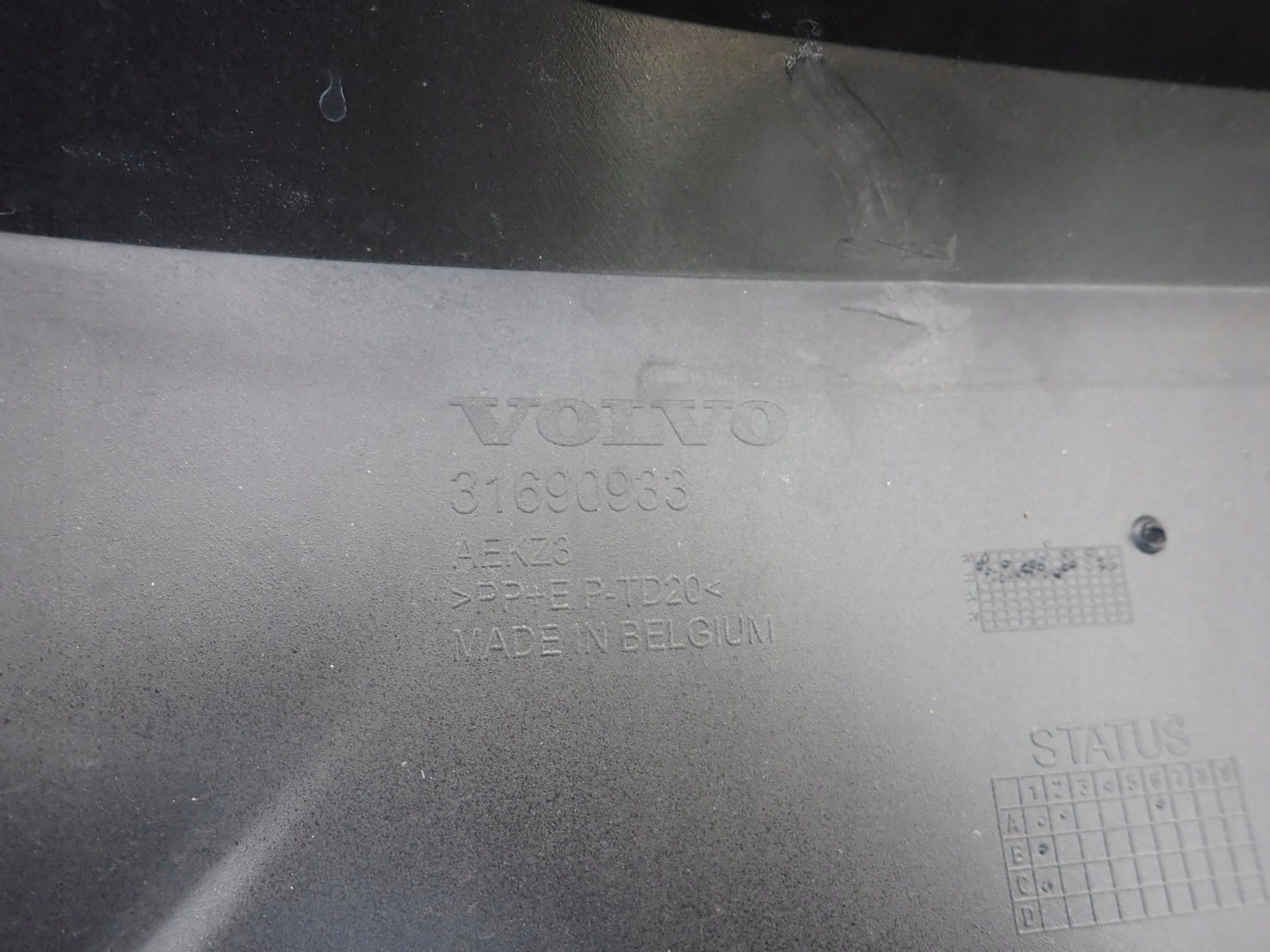 VOLVO XC40 LIFT 21-24 PDC Frontstoßstange vorne