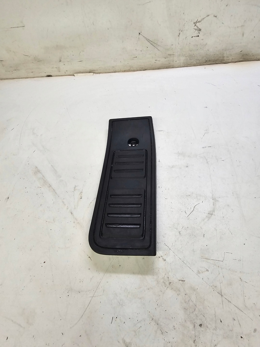 PODNOZEK PODSTOPNICA AUDI A6 C8 4K1864777B