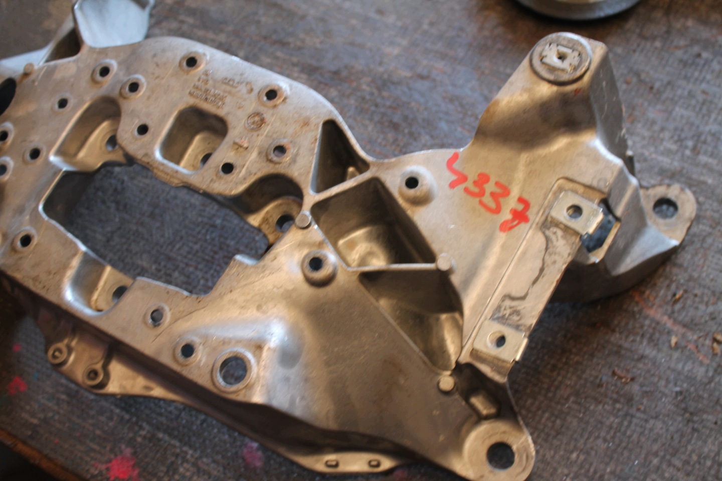 4337. Supporto cambio ingranaggi AUDI 8MA399262K